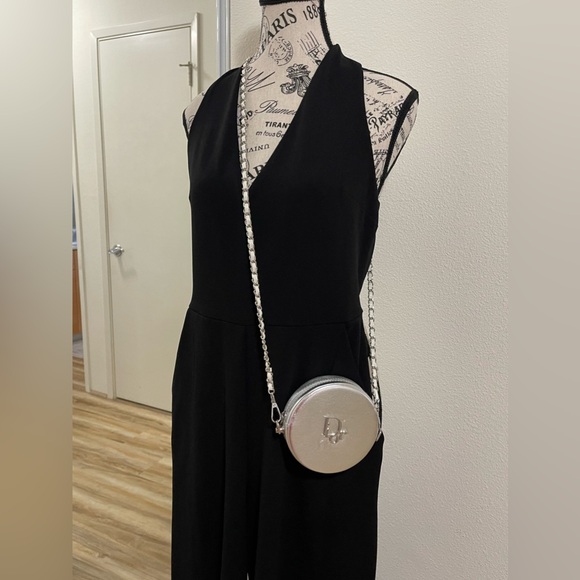π₯DIOR MAKEUP POUCH IN SILVER METALLIC ON A SILVER AND WHITE CHAIN NWOT. - Picture 6 of 6